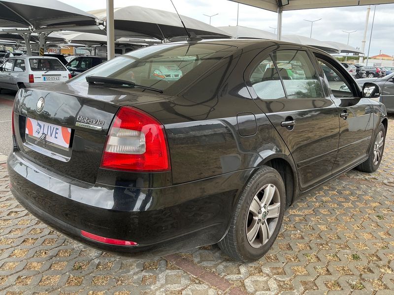 Skoda Octavia 1.6 TDI Ambiente — zdjęcie 2