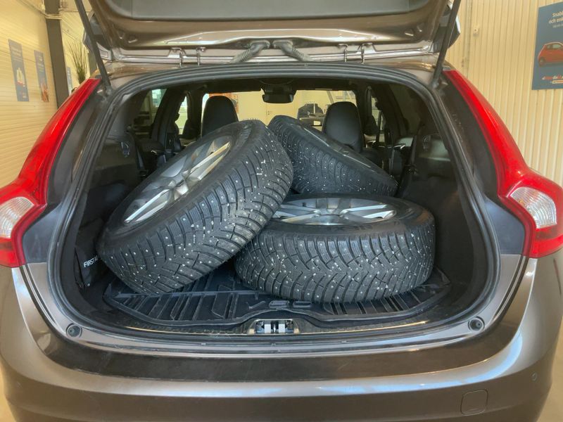 Volvo V60 Cross Country 2.4 D4 Summum AWD — zdjęcie 10