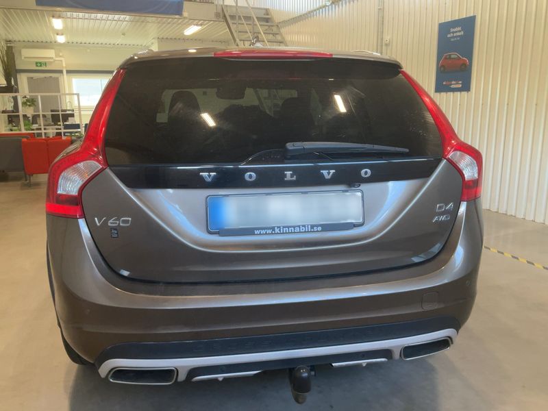 Volvo V60 Cross Country 2.4 D4 Summum AWD — zdjęcie 5