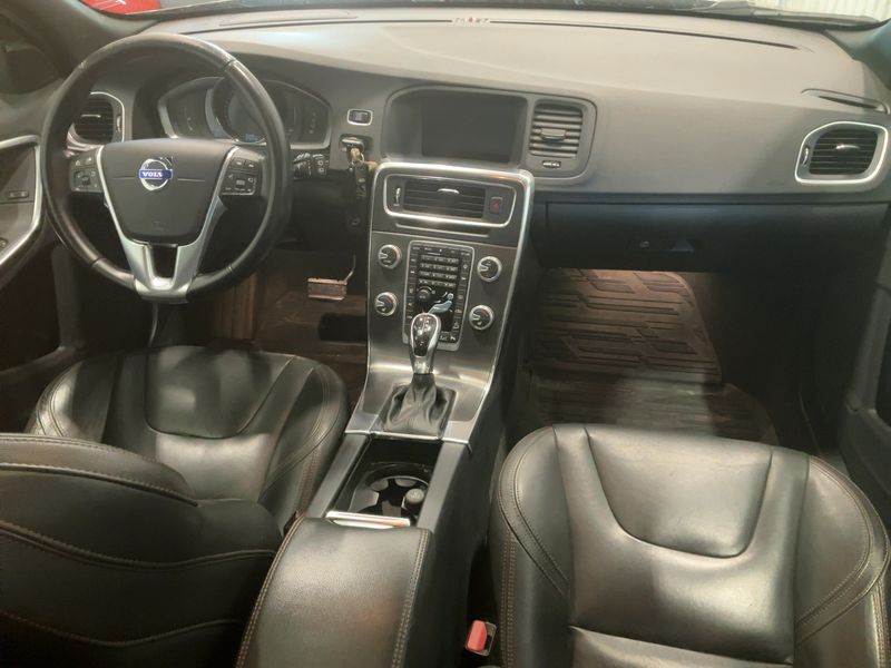 Volvo V60 Cross Country 2.4 D4 Summum AWD — zdjęcie 12