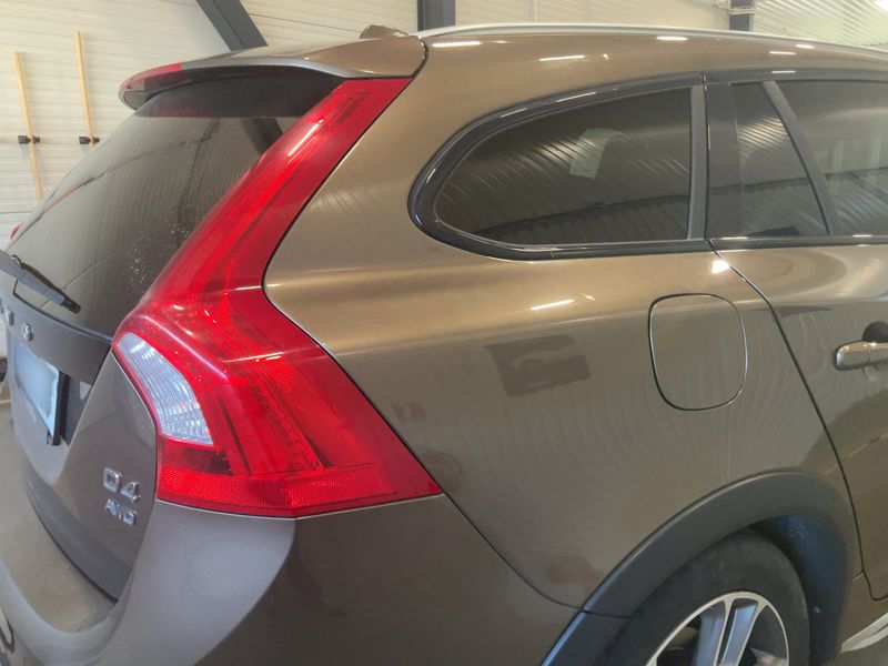 Volvo V60 Cross Country 2.4 D4 Summum AWD — zdjęcie 6