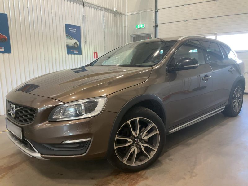 Volvo V60 Cross Country 2.4 D4 Summum AWD