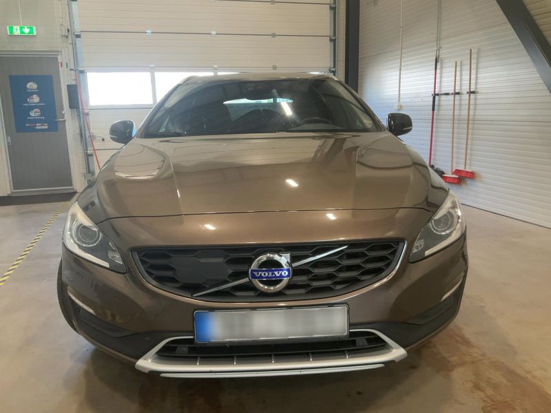 Volvo V60 Cross Country 2.4 D4 Summum AWD — zdjęcie 9