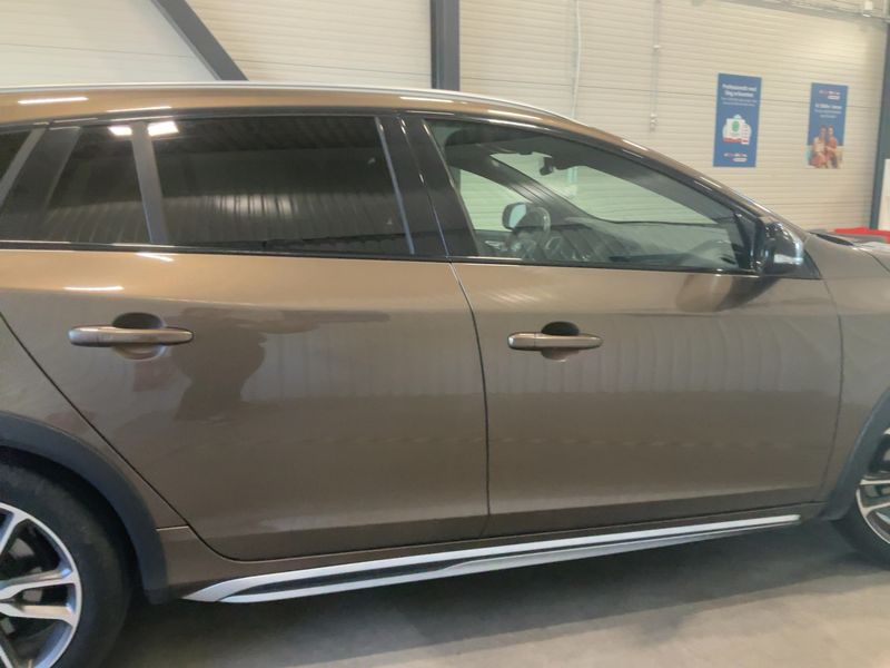Volvo V60 Cross Country 2.4 D4 Summum AWD — zdjęcie 7