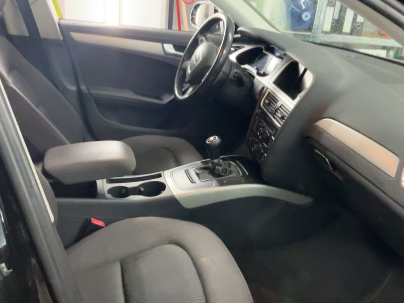 Audi A4 2.0 TDI Attraction 2010 – снимка 17