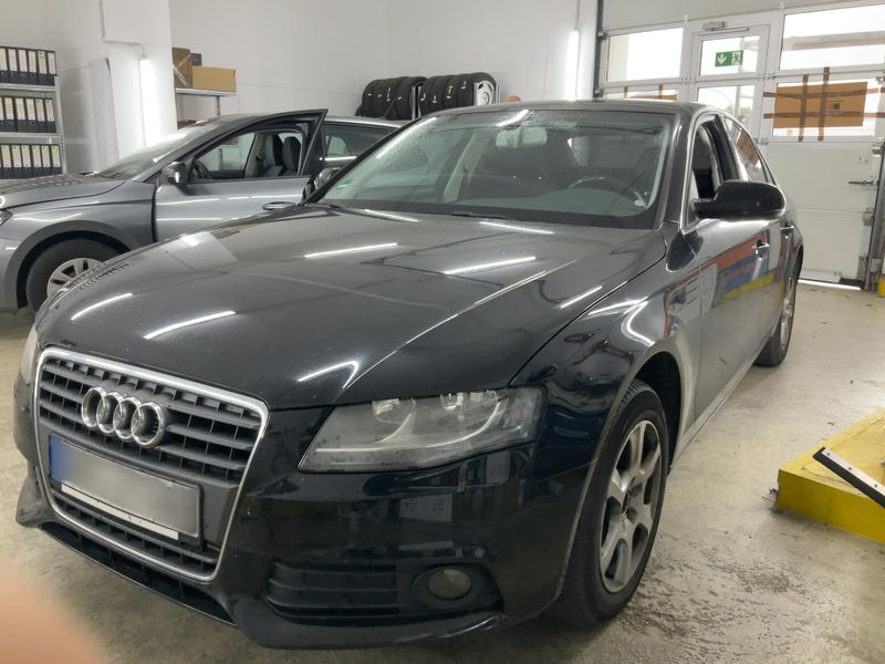 Audi A4 2.0 TDI Attraction 2010 – снимка 1