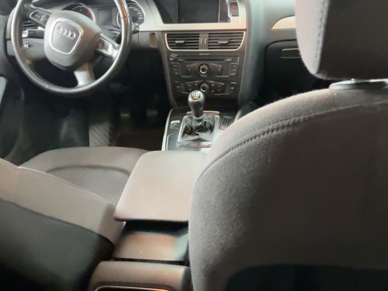 Audi A4 2.0 TDI Attraction 2010 – снимка 18