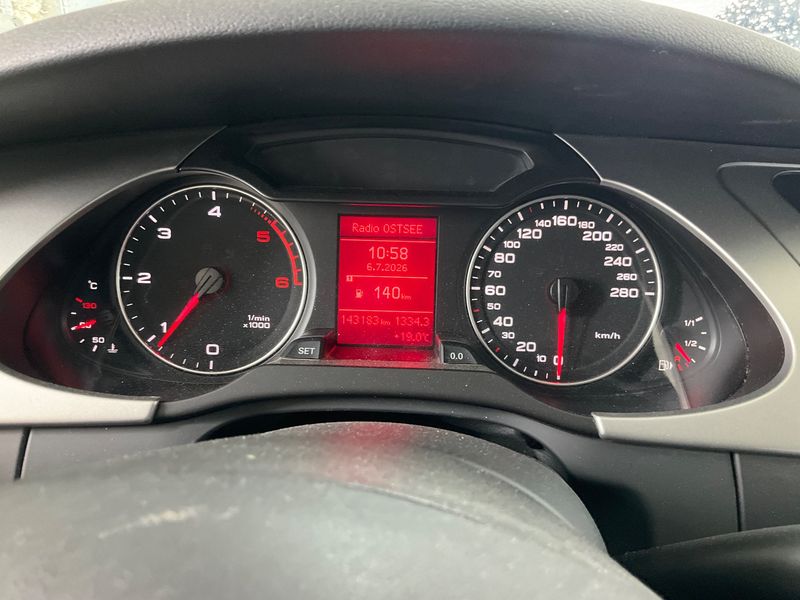 Audi A4 2.0 TDI Attraction 2010 – снимка 19