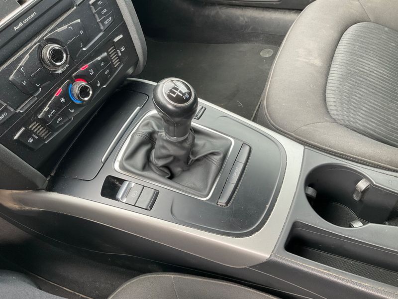 Audi A4 2.0 TDI Attraction 2010 – снимка 33
