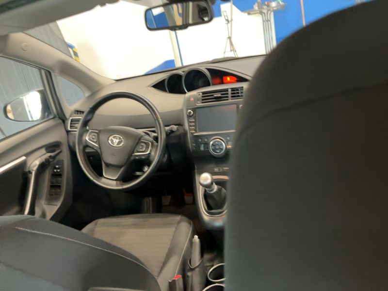 Toyota Verso 1.8 Comfort — zdjęcie 12