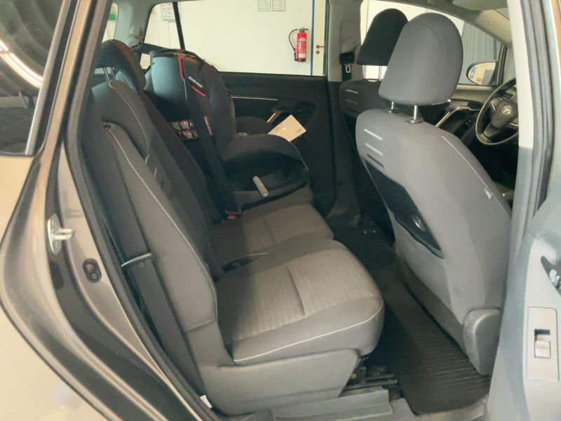 Toyota Verso 1.8 Comfort — zdjęcie 14