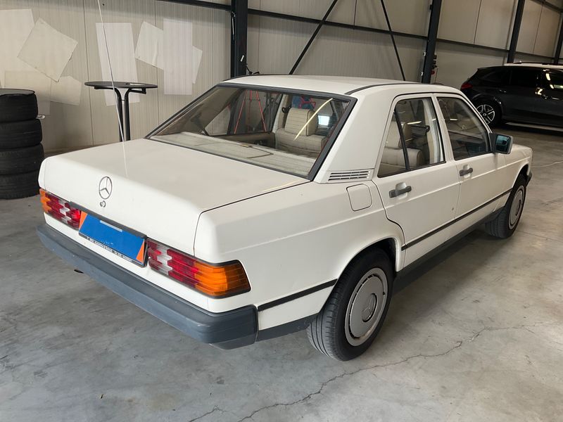 Mercedes-Benz 190/190 E 190 — zdjęcie 2