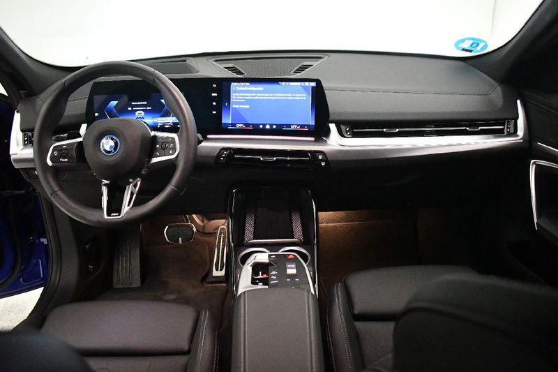 BMW iX2 eDrive20 M Sport — zdjęcie 11