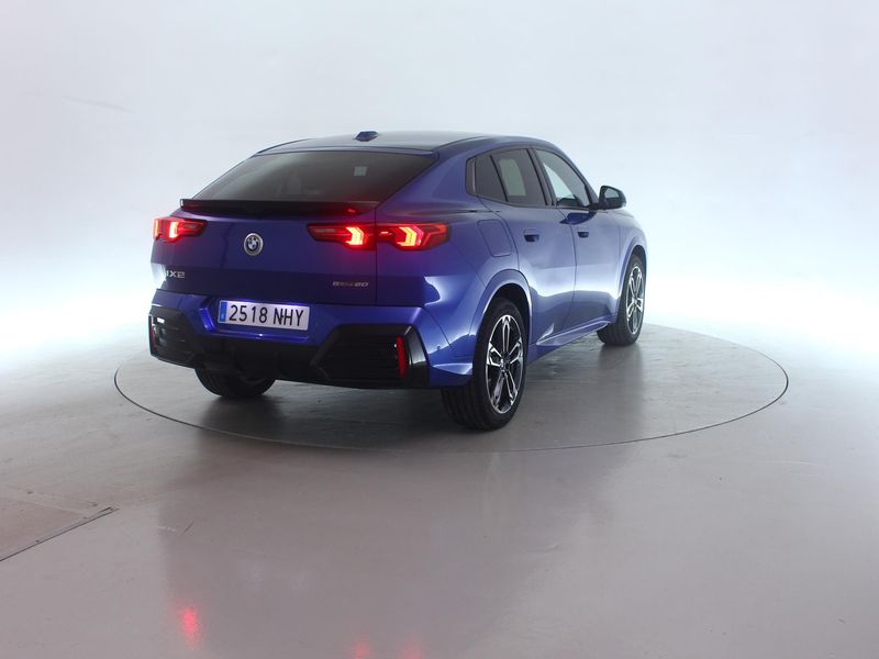 BMW iX2 eDrive20 M Sport — zdjęcie 4