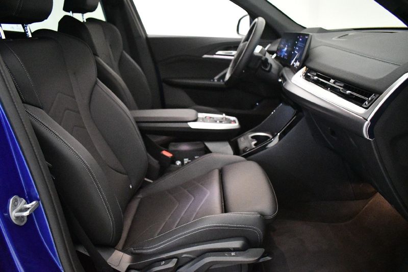 BMW iX2 eDrive20 M Sport — zdjęcie 10