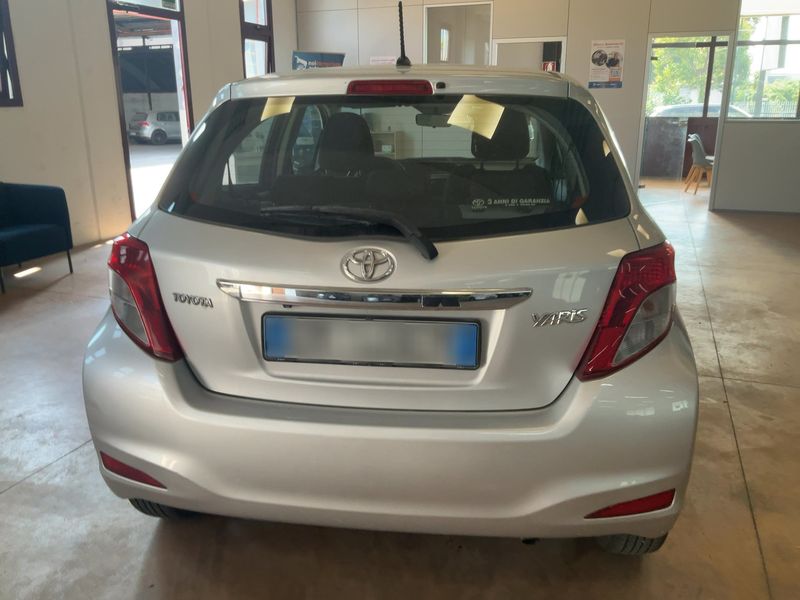 Toyota Yaris 1.4 D-4D Lounge — zdjęcie 5