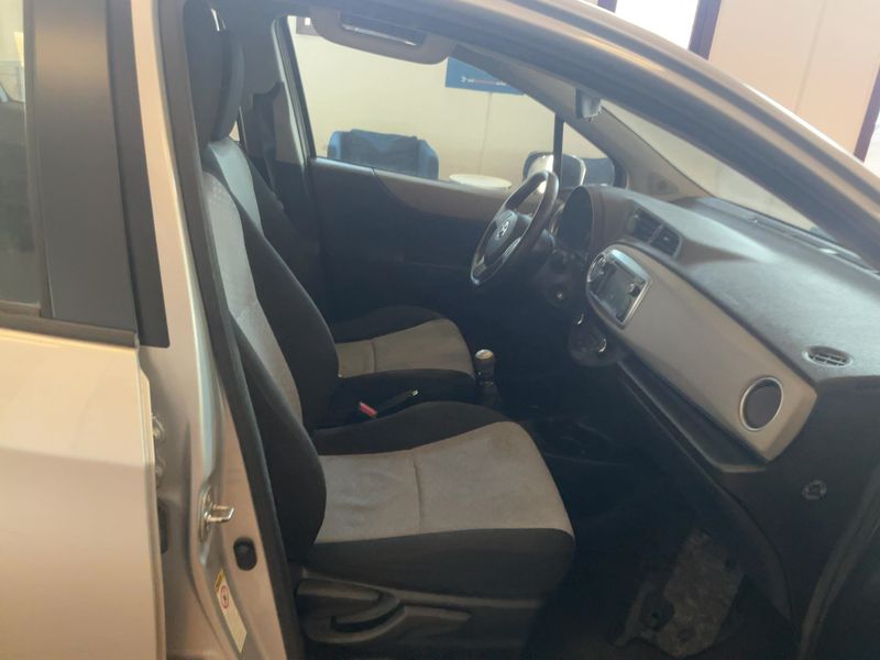 Toyota Yaris 1.4 D-4D Lounge — zdjęcie 11