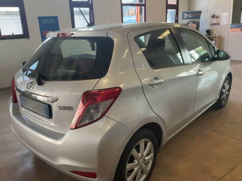 Toyota Yaris 1.4 D-4D Lounge — zdjęcie 6