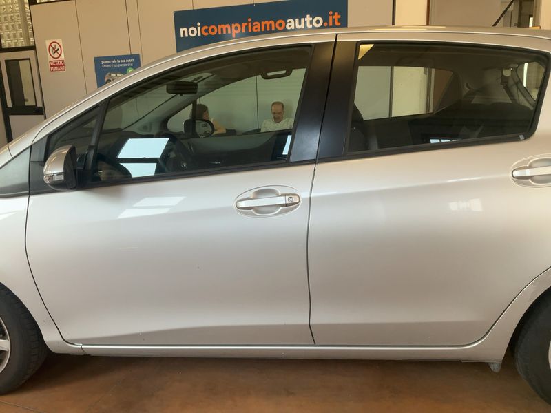 Toyota Yaris 1.4 D-4D Lounge — zdjęcie 4