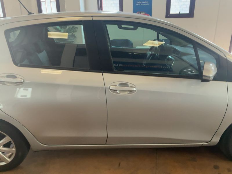 Toyota Yaris 1.4 D-4D Lounge — zdjęcie 7