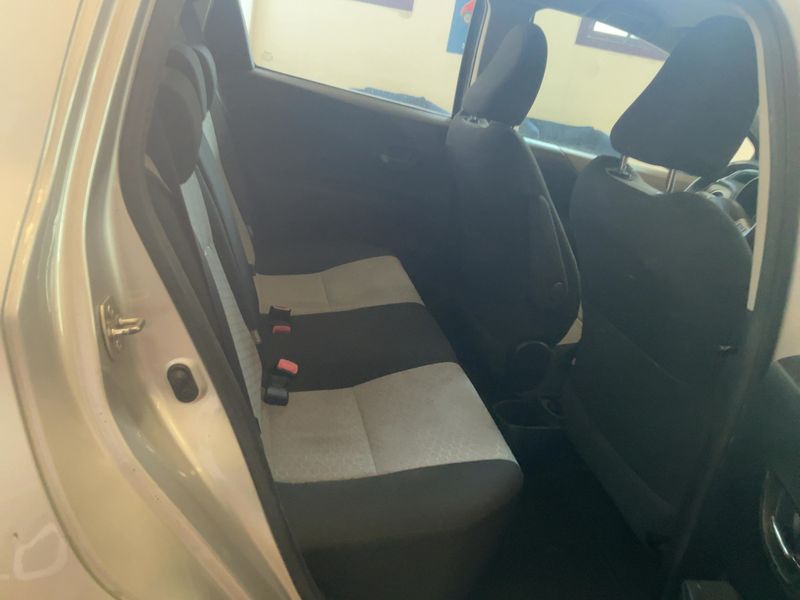 Toyota Yaris 1.4 D-4D Lounge — zdjęcie 14