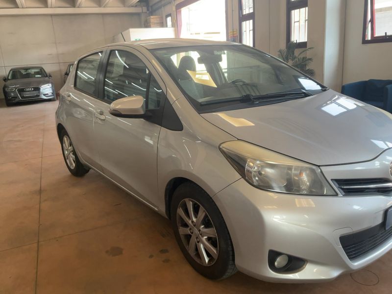 Toyota Yaris 1.4 D-4D Lounge — zdjęcie 8