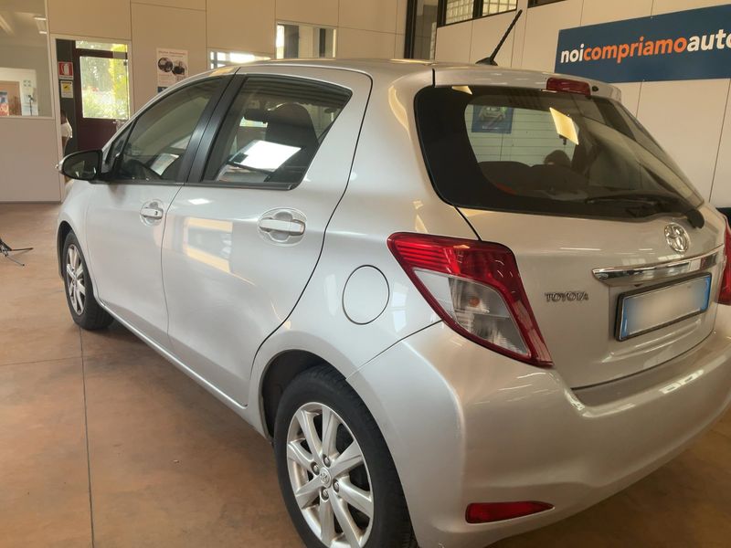Toyota Yaris 1.4 D-4D Lounge — zdjęcie 3