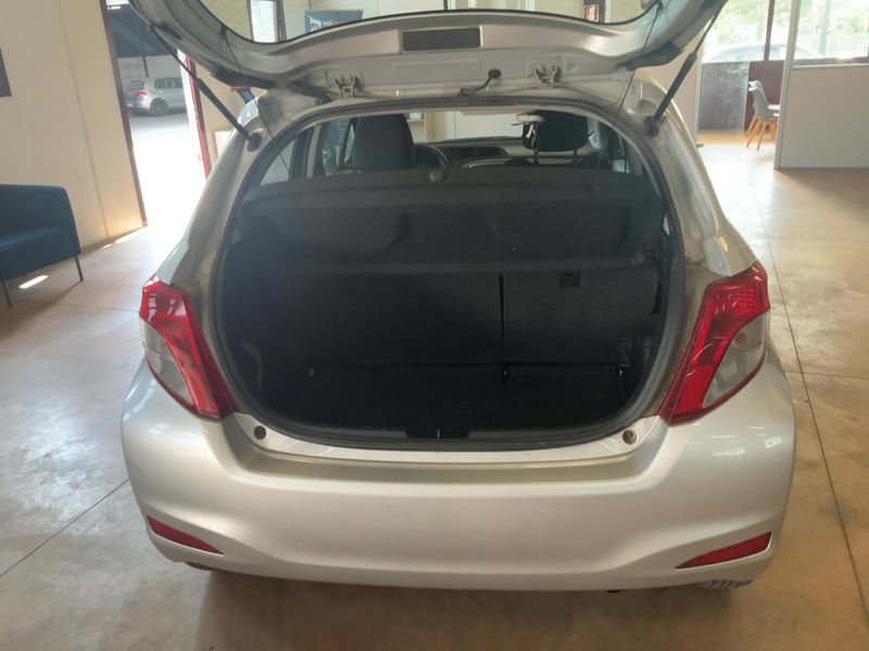 Toyota Yaris 1.4 D-4D Lounge — zdjęcie 10