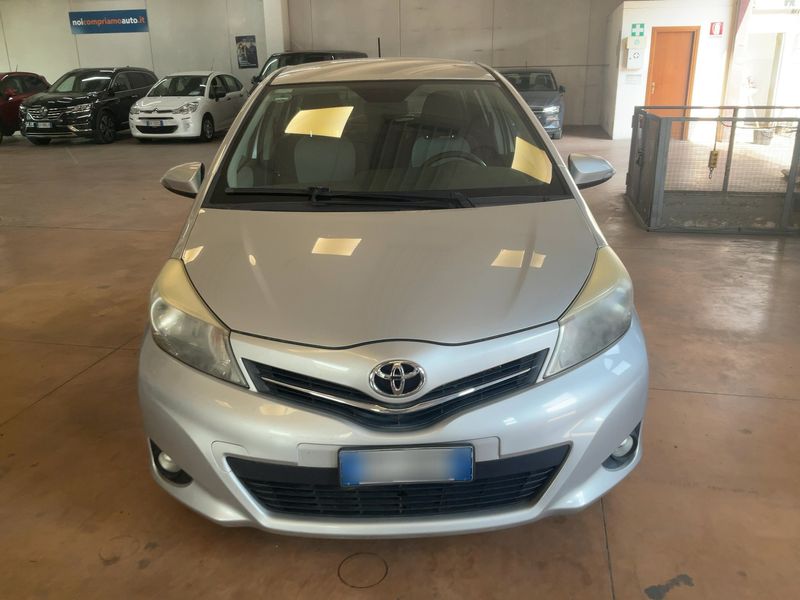 Toyota Yaris 1.4 D-4D Lounge — zdjęcie 9