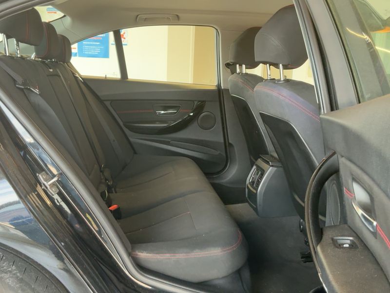 BMW 3er 320d Sport — zdjęcie 14