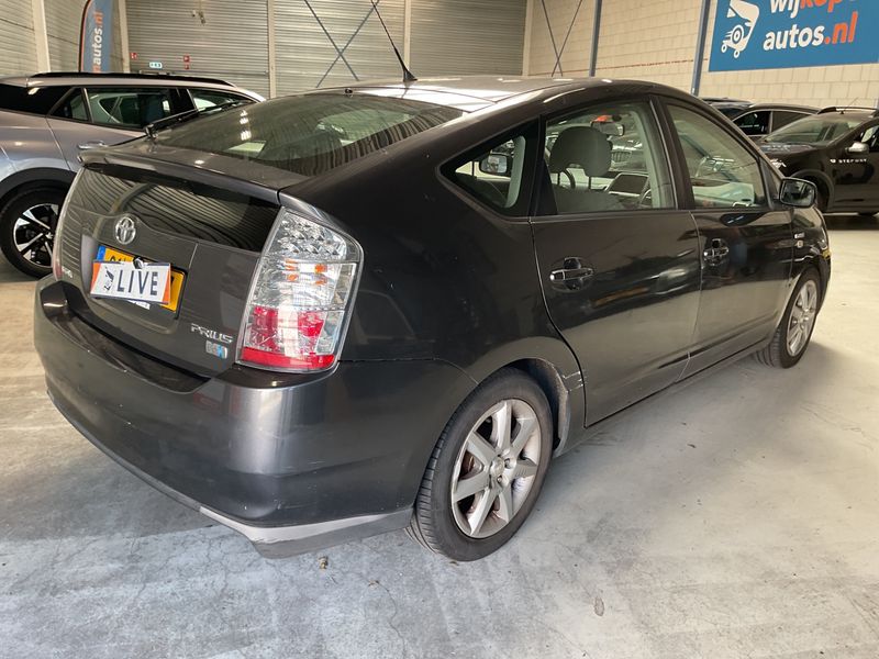 Toyota Prius 1.5 — zdjęcie 2