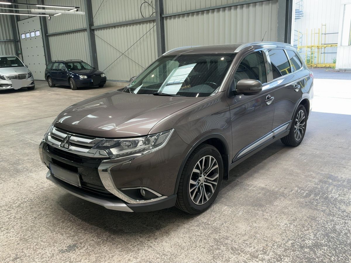 Mitsubishi Outlander 2016 — photo 1