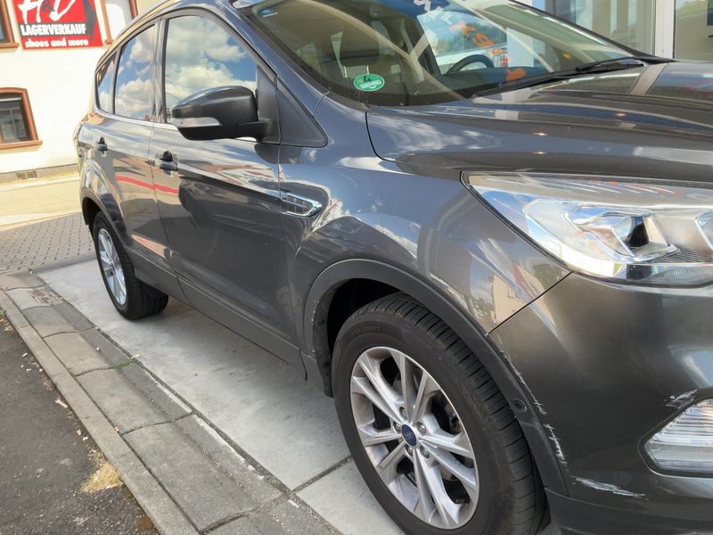 Ford Kuga 1.5 EcoBoost Titanium — zdjęcie 8