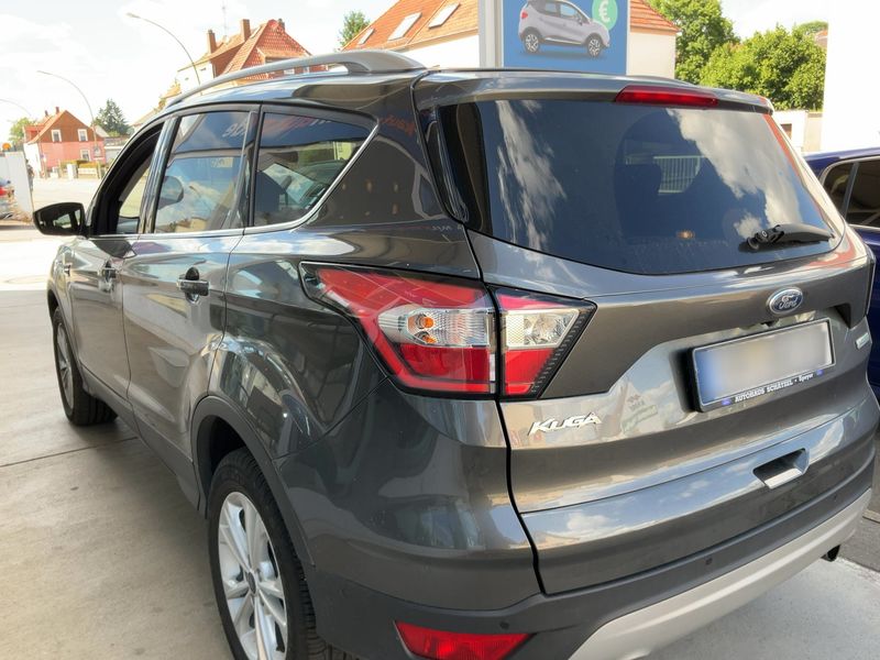 Ford Kuga 1.5 EcoBoost Titanium — zdjęcie 3