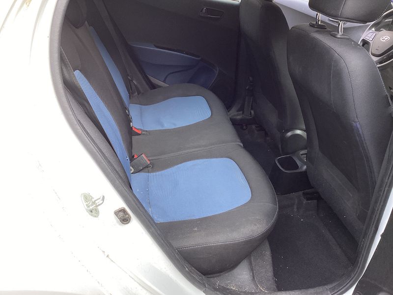 Hyundai i10 1.0 Basis — zdjęcie 14