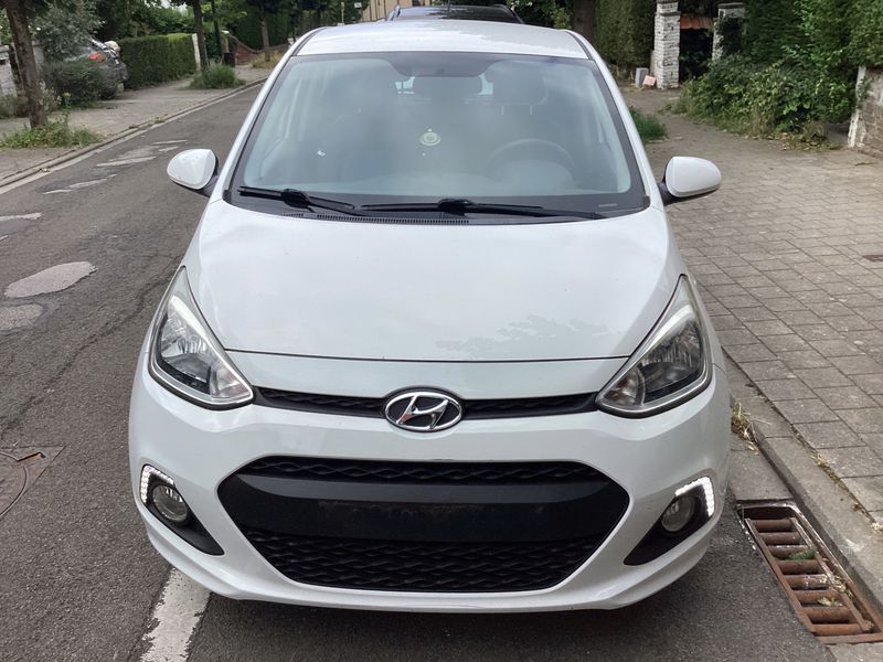 Hyundai i10 1.0 Basis — zdjęcie 9