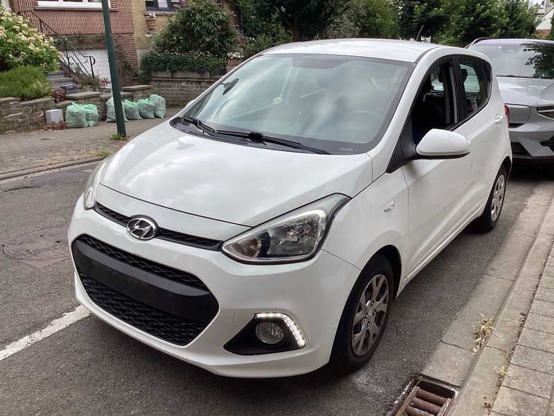 Hyundai i10 1.0 Basis — zdjęcie 2