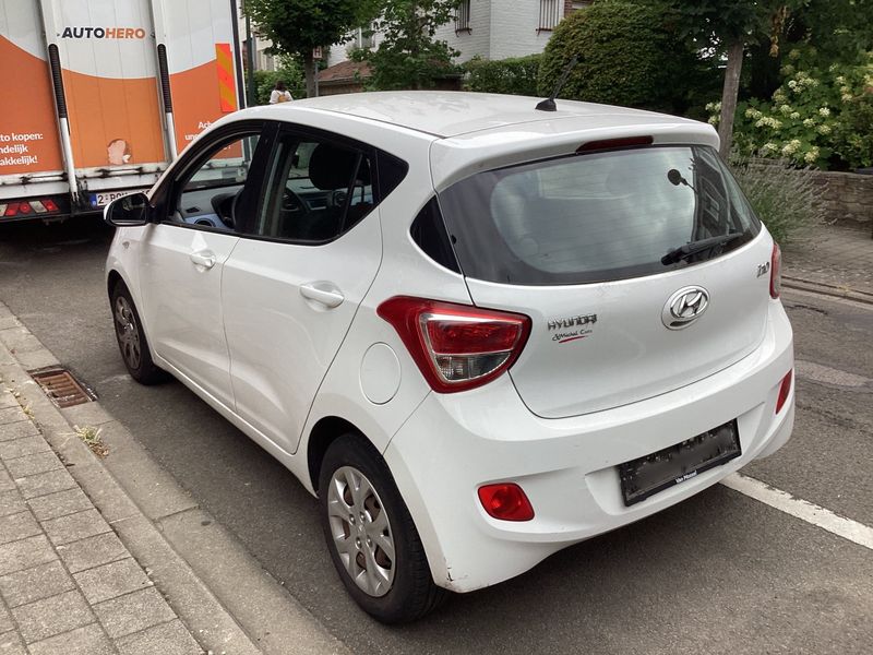 Hyundai i10 1.0 Basis — zdjęcie 3