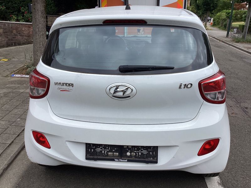 Hyundai i10 1.0 Basis — zdjęcie 5