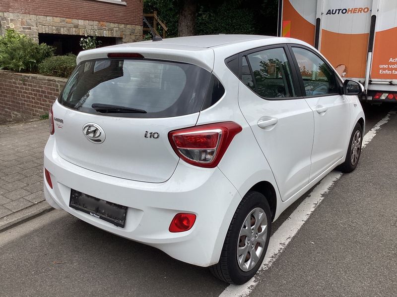 Hyundai i10 1.0 Basis — zdjęcie 6