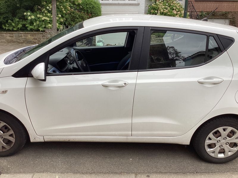 Hyundai i10 1.0 Basis — zdjęcie 4