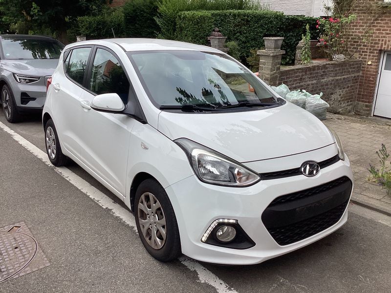 Hyundai i10 1.0 Basis — zdjęcie 8