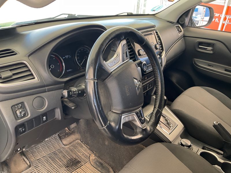 Mitsubishi L 200 2.2 DI-D Doppelkabine 4WD 2021 – снимка 36