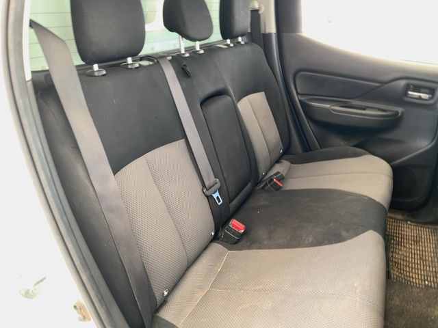 Mitsubishi L 200 2.2 DI-D Doppelkabine 4WD — zdjęcie 14
