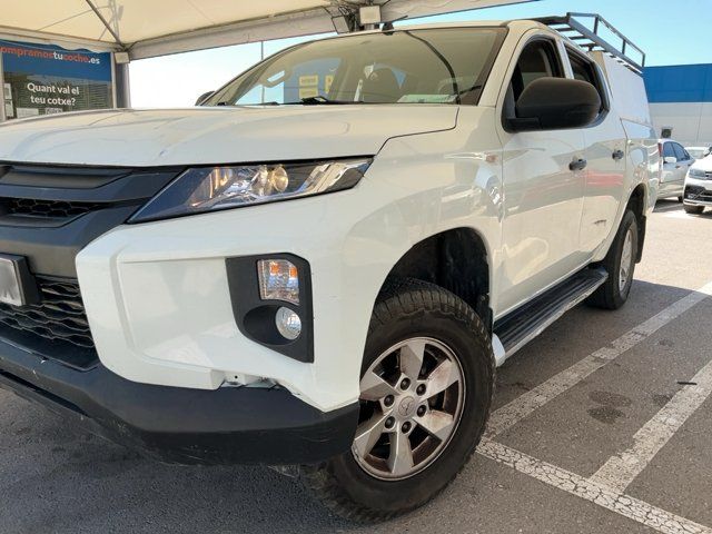 Mitsubishi L 200 2.2 DI-D Doppelkabine 4WD — zdjęcie 2