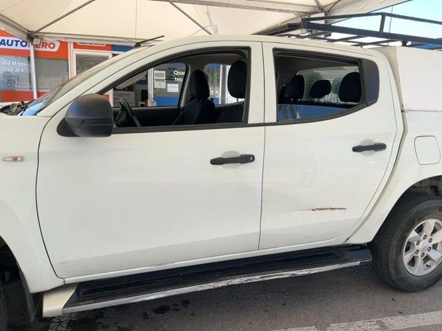 Mitsubishi L 200 2.2 DI-D Doppelkabine 4WD — zdjęcie 4