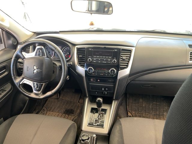 Mitsubishi L 200 2.2 DI-D Doppelkabine 4WD — zdjęcie 12