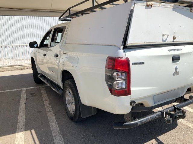 Mitsubishi L 200 2.2 DI-D Doppelkabine 4WD — zdjęcie 3
