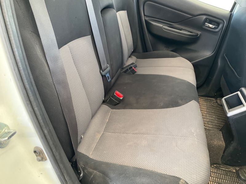 Mitsubishi L 200 2.2 DI-D Doppelkabine 4WD 2021 – снимка 41