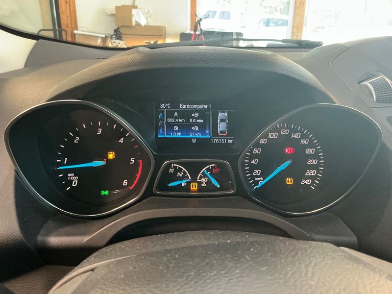Ford Kuga 2.0 TDCi Titanium — zdjęcie 13